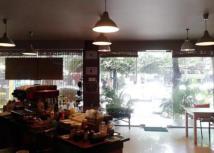 Rainforest 招待所 2*